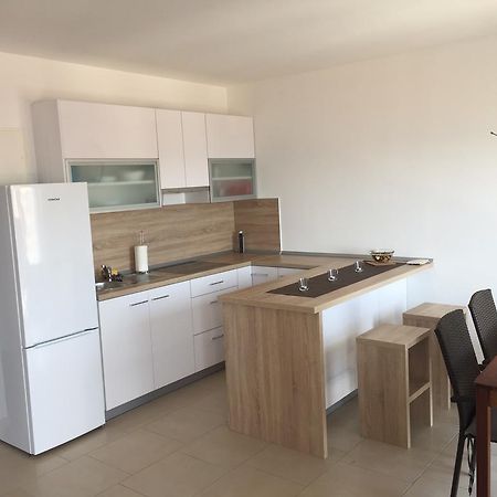 House With Sea View Apartment Drage Exterior photo