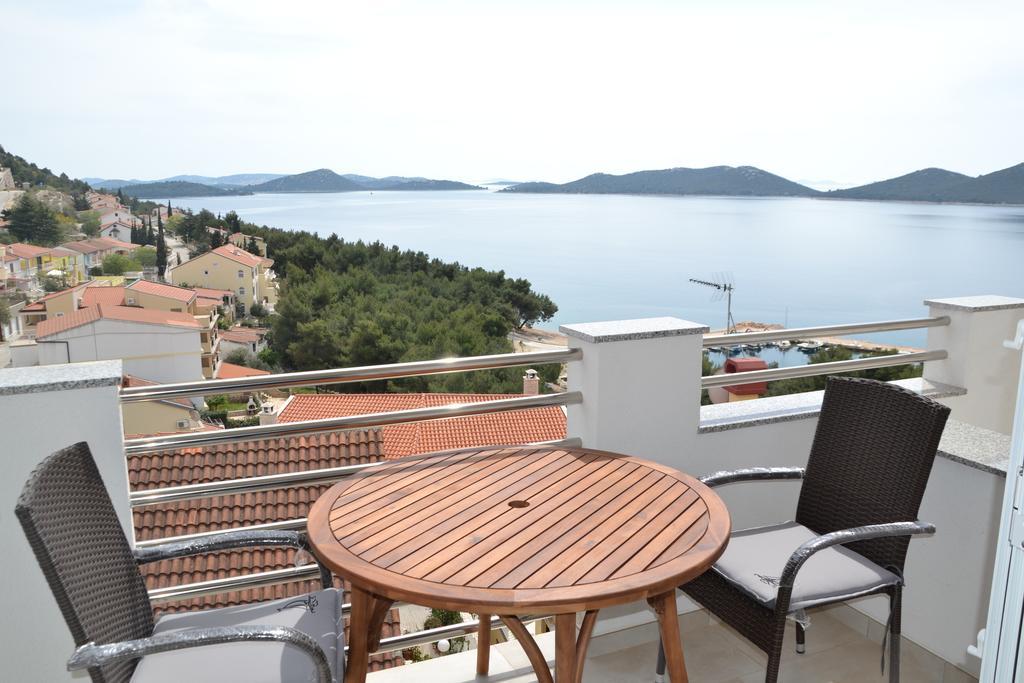 House With Sea View Apartment Drage Exterior photo