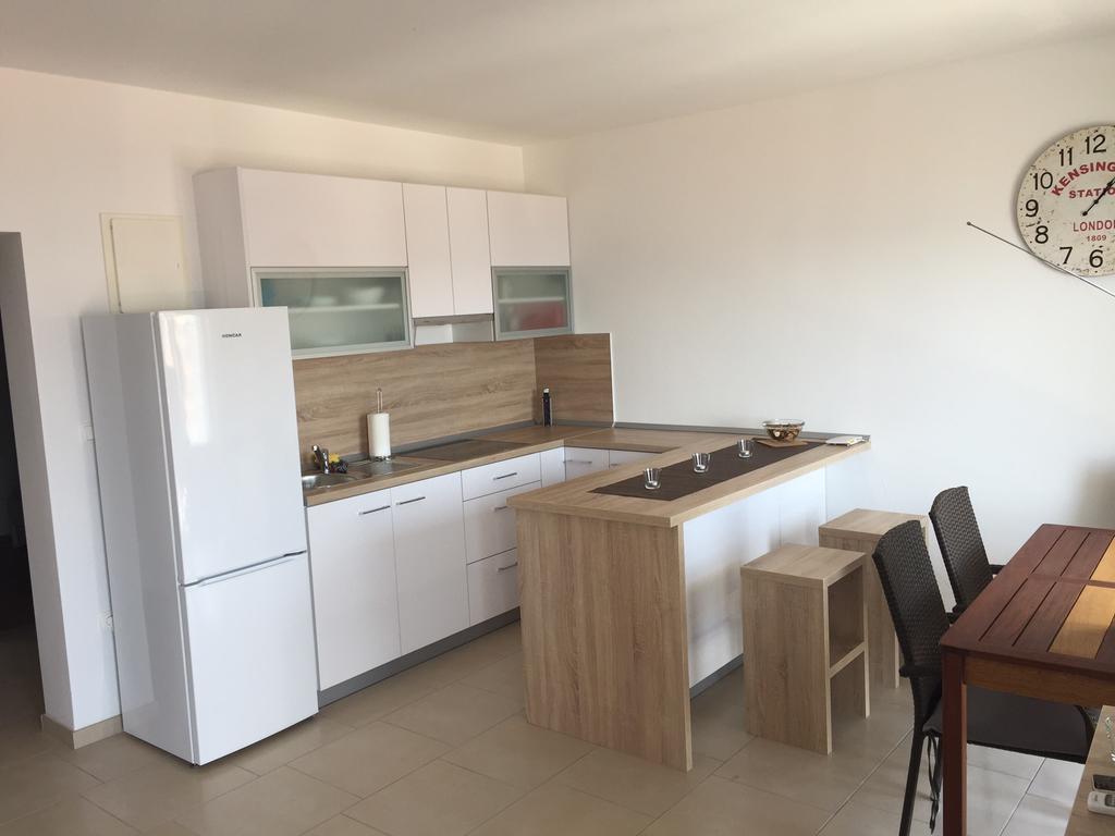 House With Sea View Apartment Drage Exterior photo
